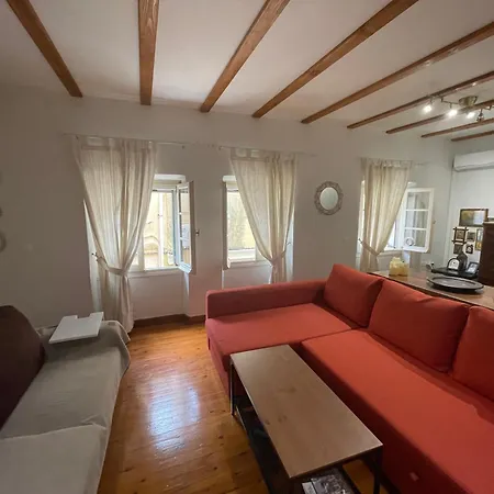דירה Grandma's Old Town House