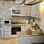 Grandma's Old Town House アパート