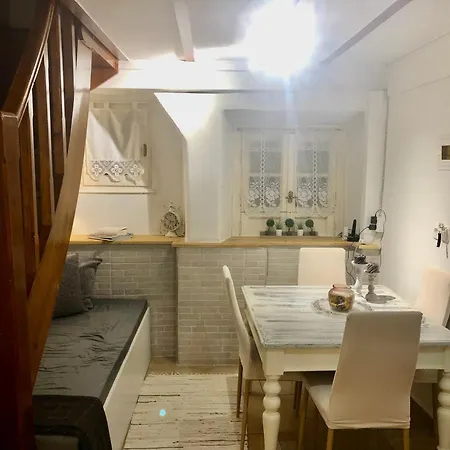 Grandma's Old Town House Apartment *