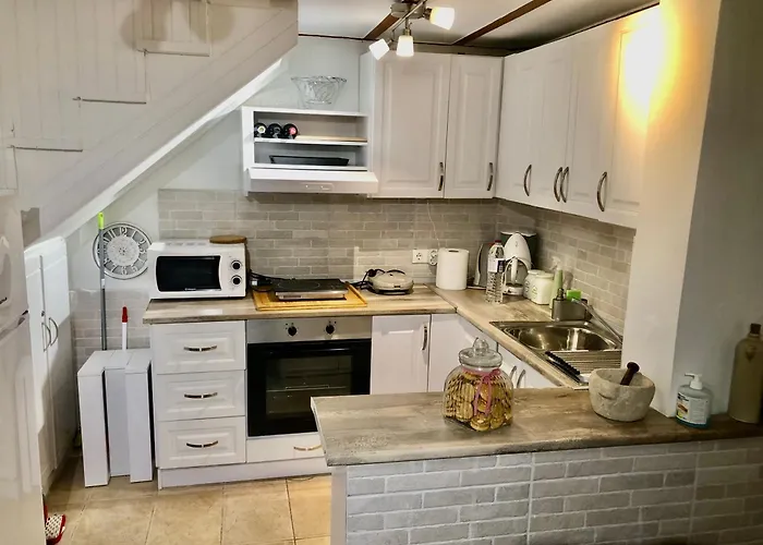 Grandma's Old Town House Апартаменты